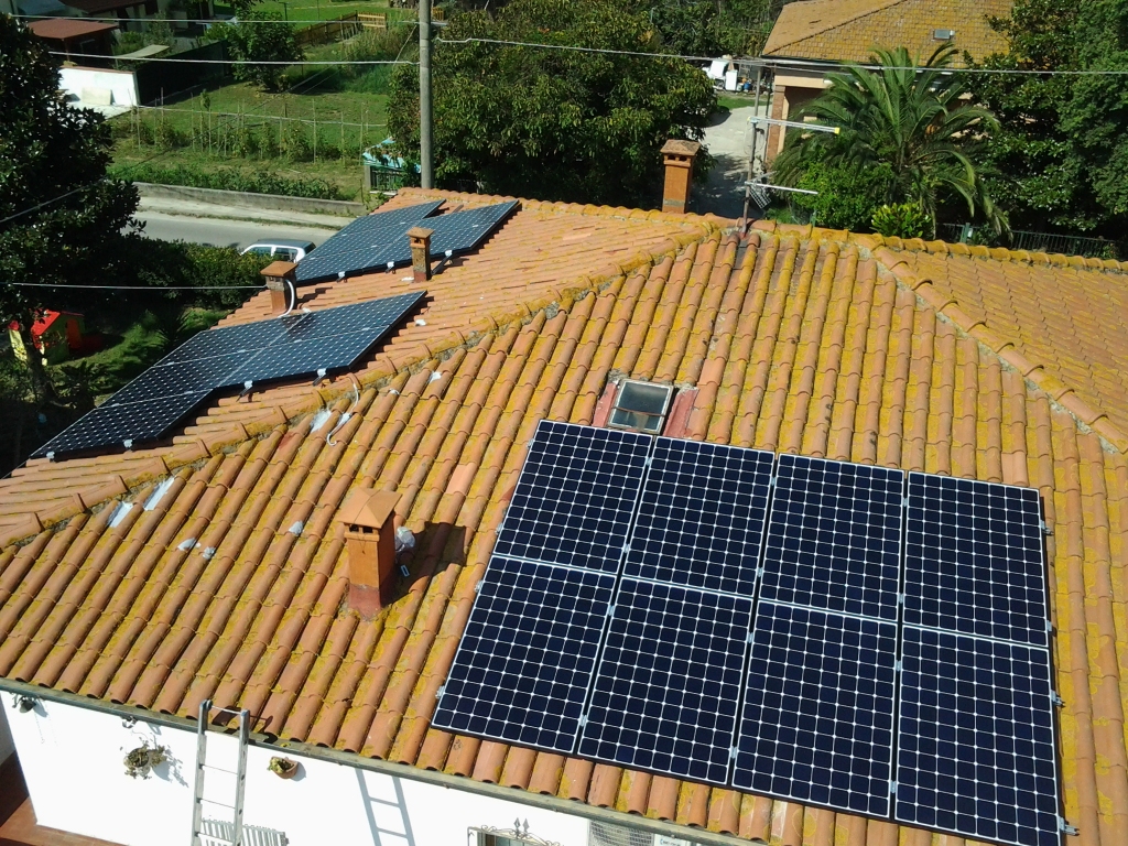 Impianto Fotovoltaico SunPower E20 Lightland Cascina Pisa Toscana
